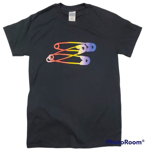Gildan | BlackT-Shirt w/ Rainbow Safety Pins| Size Small - Picture 1 of 4
